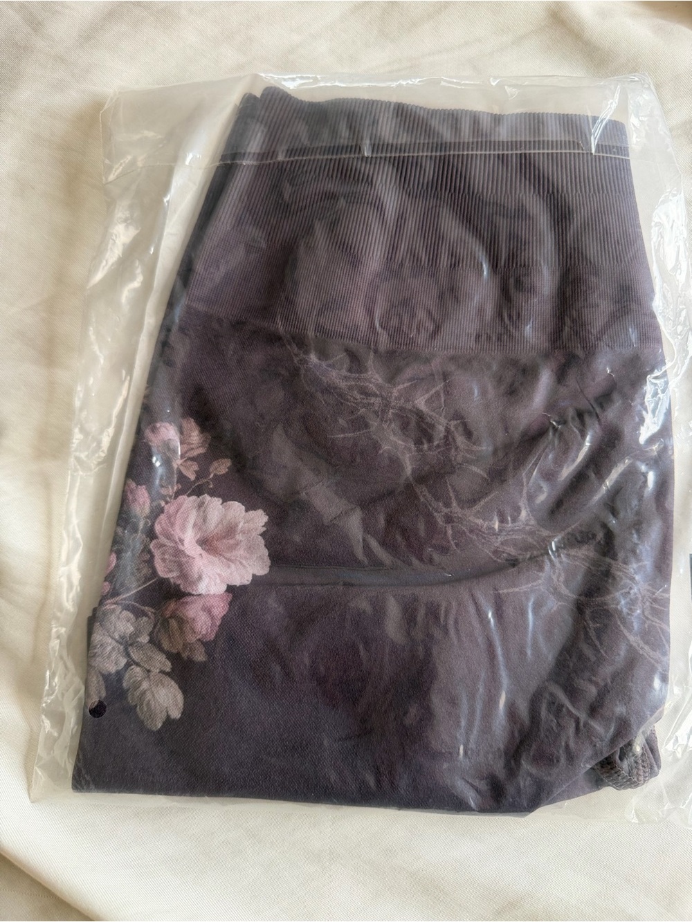 SHE Darc Sport Shorts - Picture 2 of 3